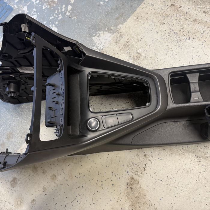 Consola centrala Ford Focus 3 2011-2018