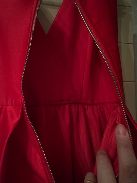 Продам платье вечернее красное