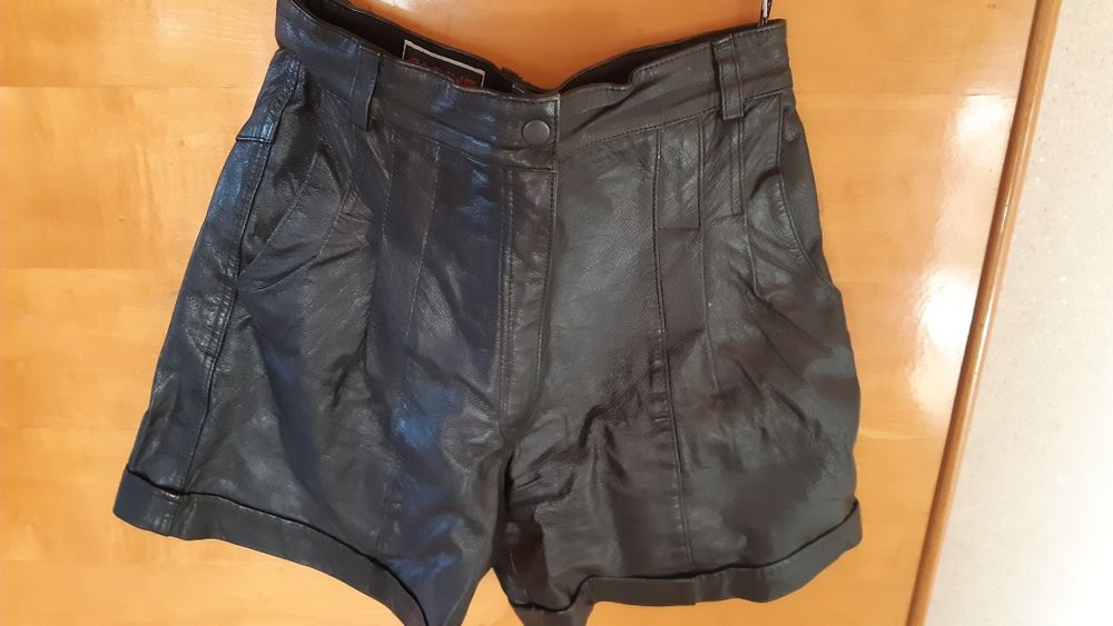 Pantaloni scurți,fustă mini din piele naturală.