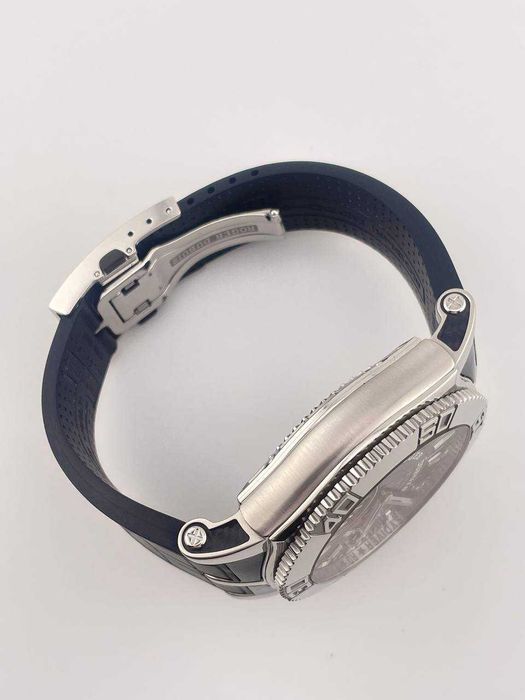 Часы Roger Dubuis Easy Diver