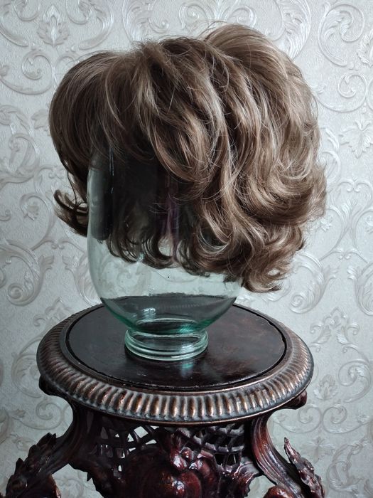 Парики женские новые.