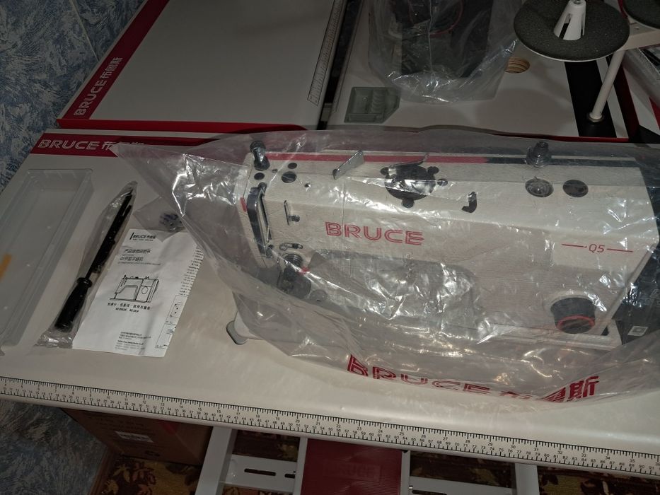 Швейная машина BRUCE  model Q5, прямая строчка машина совершено новая.