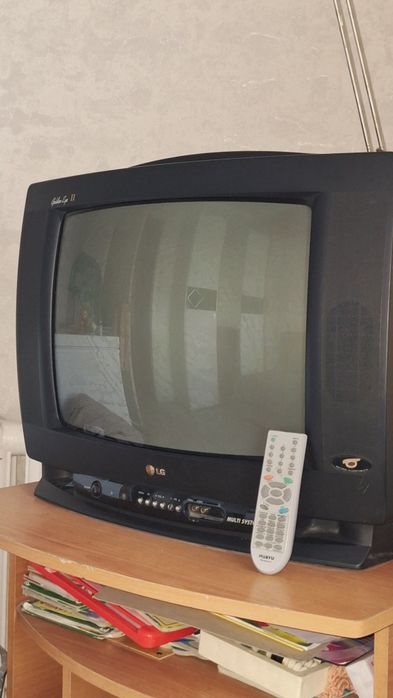 Продам телевизор старого образца.
