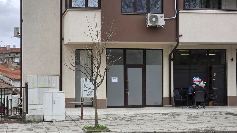 Дава се под наем Магазин в Търговище, Изток 1 - 80 кв.м за 598.23 € - Снимка #1