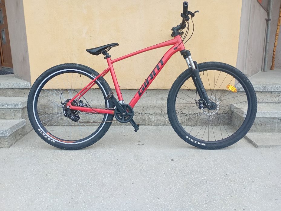 Vând bicicletă MTB giant