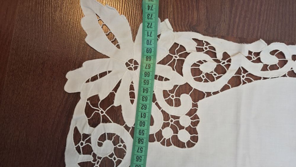 Покривка за маса, рязана бродерия 74х74см