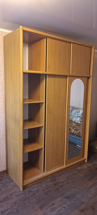 Шкаф купе с зеркалом