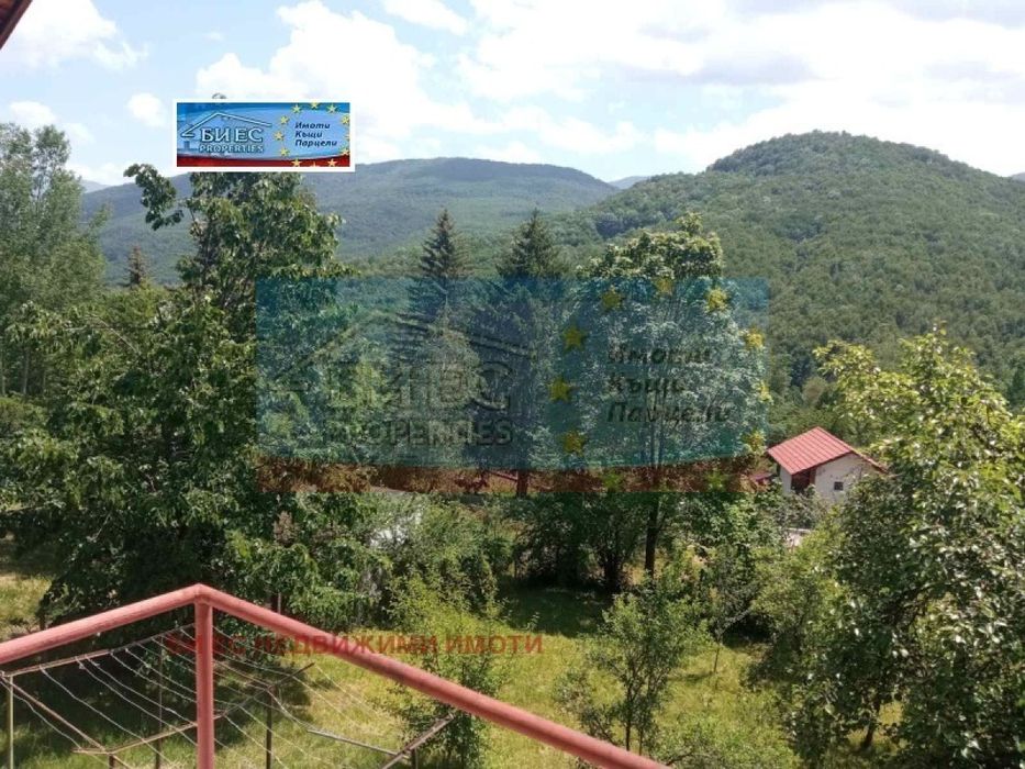Къща гр. Етрополе - с. Бойковец 125 м² и двор 1022 м²