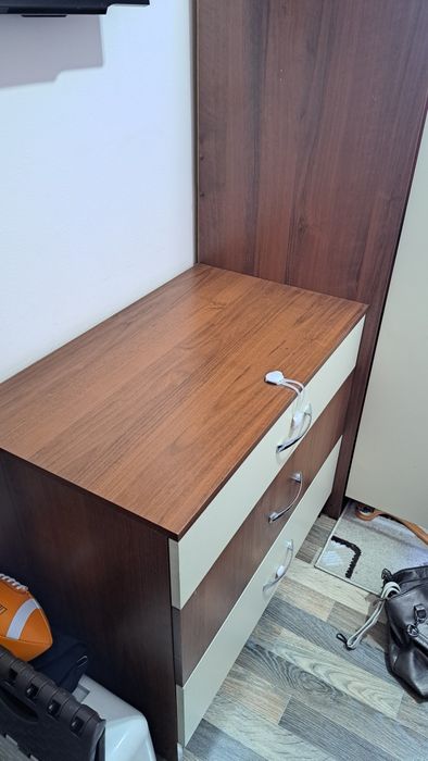 Комод с выдвижными ящиками