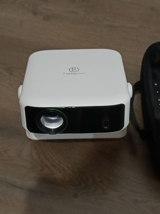Проектор Lucky Good Full Hd