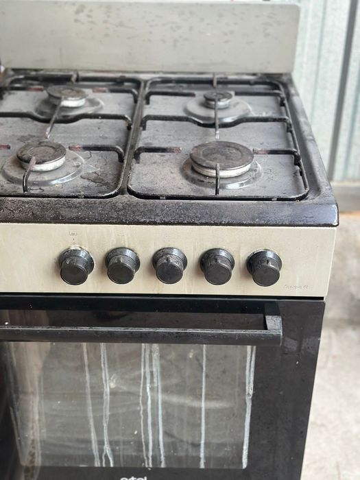 Продам газ плиту.