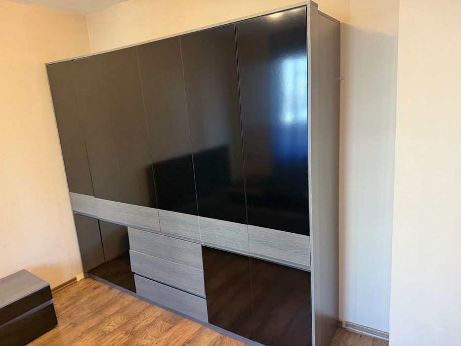 Спален комплект - гардероб, легло и нощни шкафчета