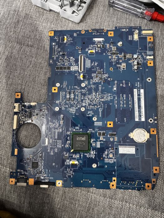 Vând placa baza laptopurile Acer Aspire 7735ZG