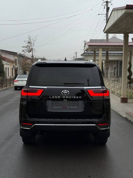 Toyota 300 land cruiser