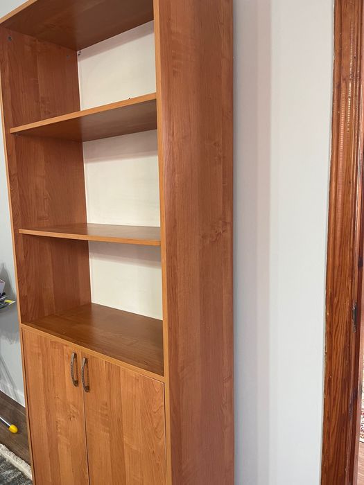 Продам Книжный шкаф