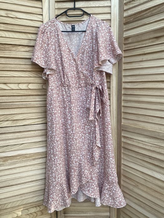 Rochie roz pudrat cu volănașe