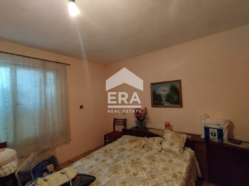 Просторна къща в село Малък извор