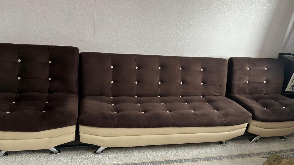 Диван вместе с креслами