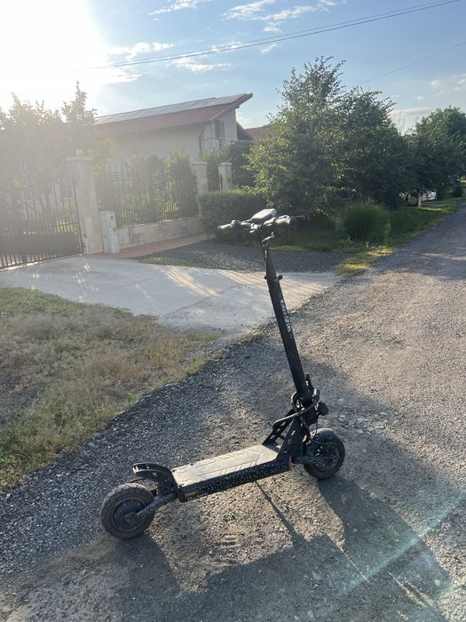 Kukirin g2pro 2024 am schimbat toata trotineta de la ghidon pana la baterie cabluri roti placute frane are 5300 de km