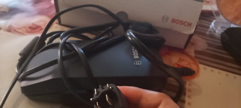 Vând încărcător Bosch