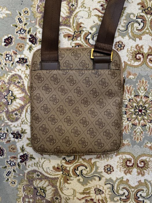 Продаются оригинал барсетка Guess