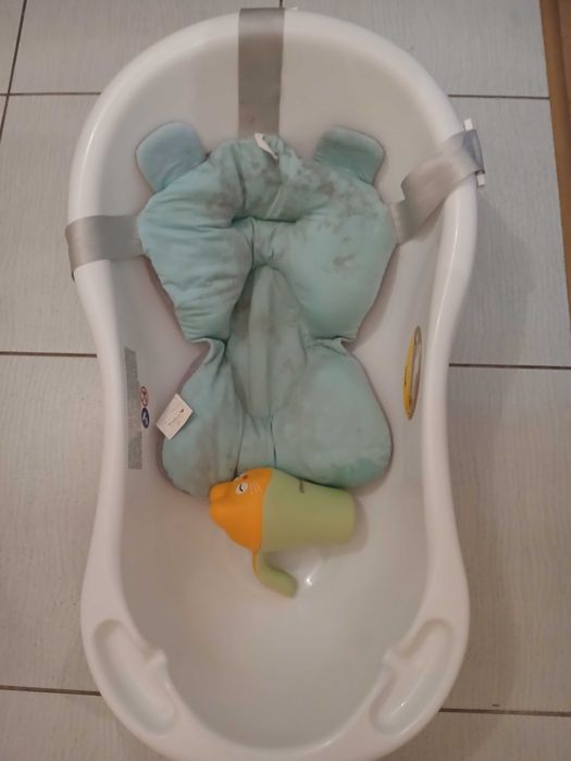 Корито с възглавничка и съд за поливане