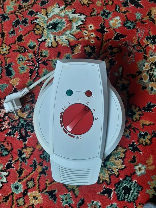 Продам электрическую вафельницу