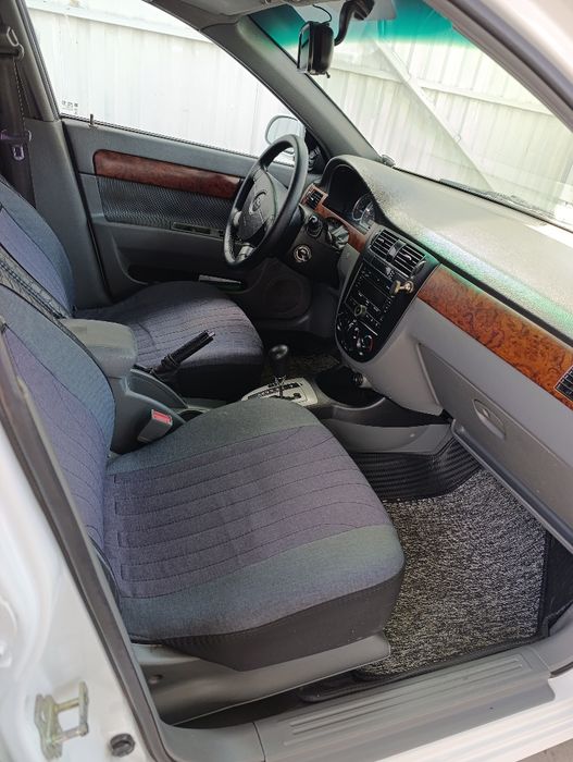 Лаcетти 1.8  3 позиция автомат каробка