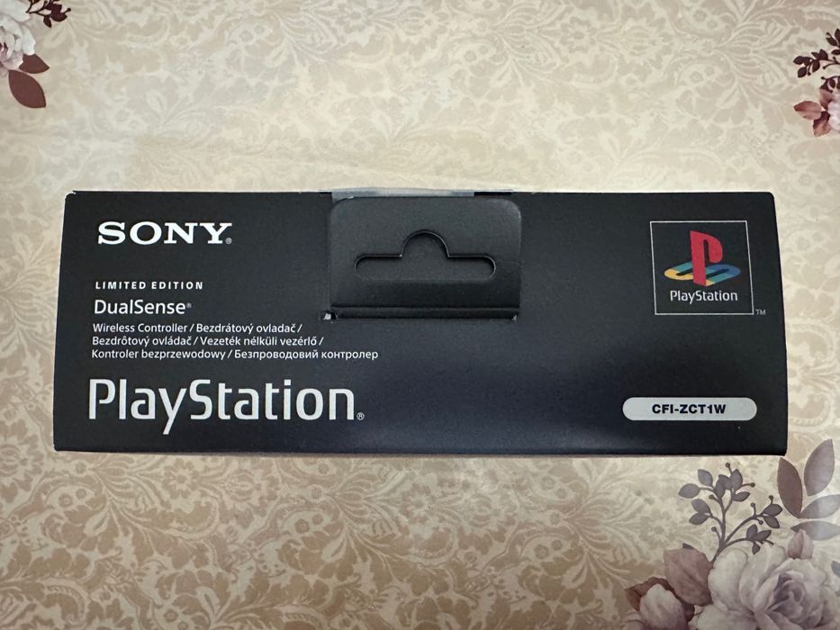 Dualsense PS5 limited edition 30th anniversary