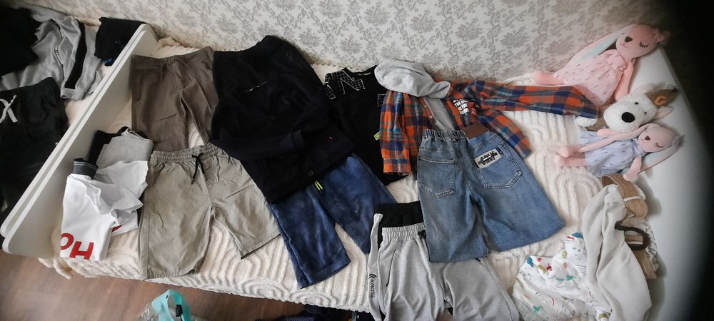 Продам 2 пакета вещей на мальчика