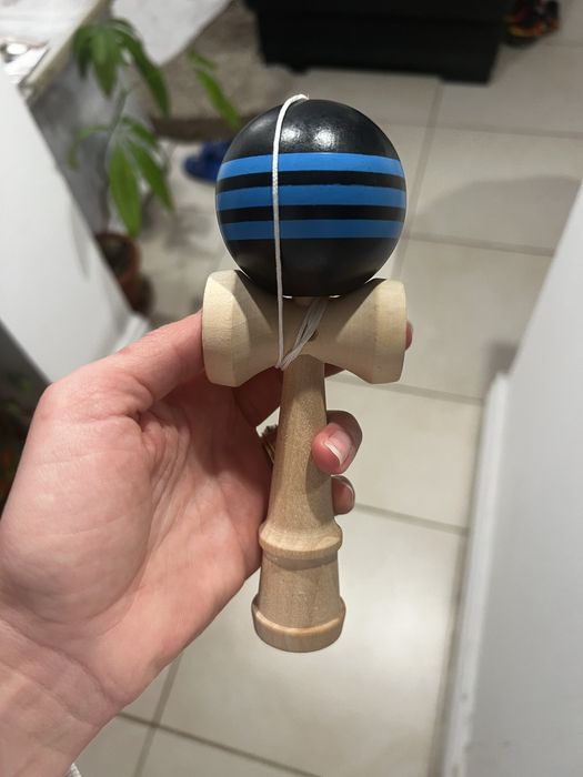 Vand kendama din lemn