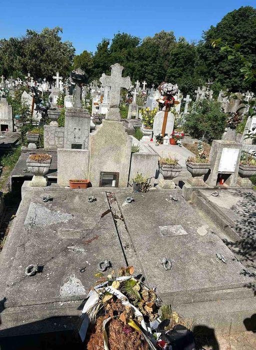 Vand Loc de Veci cu 2 Cavouri in Cimitirul Eternitatea Iasi
