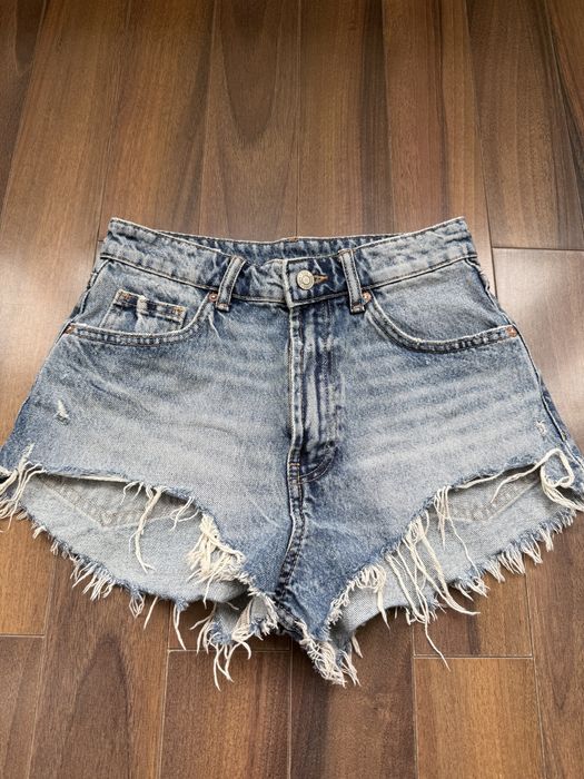 Pantaloni scurți blugi Zara – ca noi, purtați o singură dată