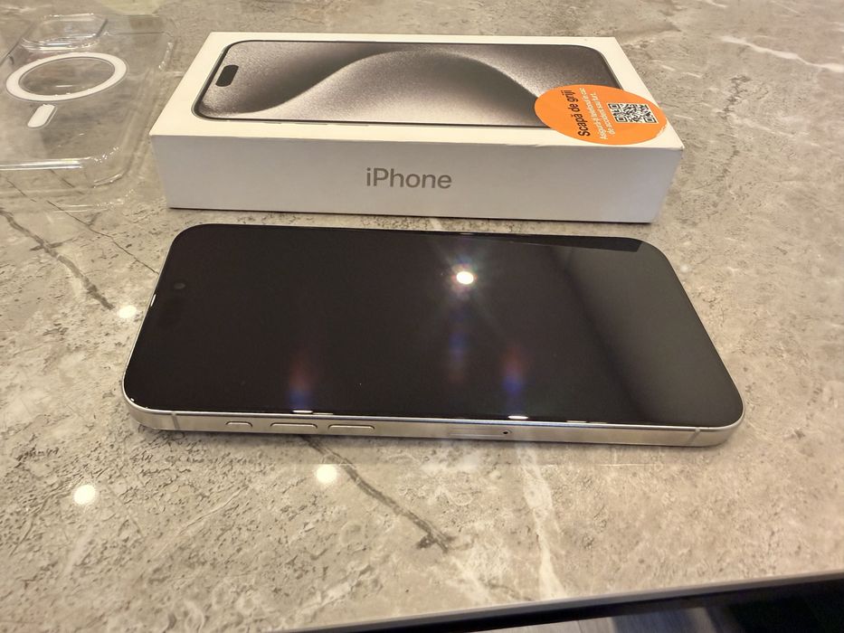 Vand Iphone 15 Pro Max Silver 256 gb, ca Nou!