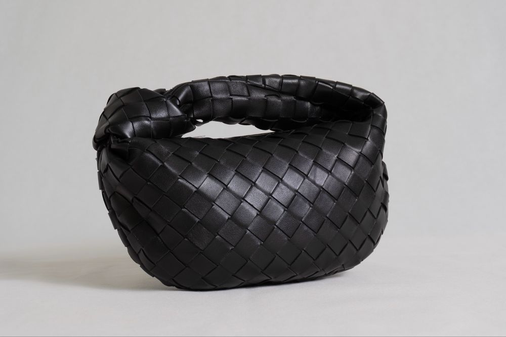 Bottega Veneta Mini Jodie, черна, нова, пълен комплект