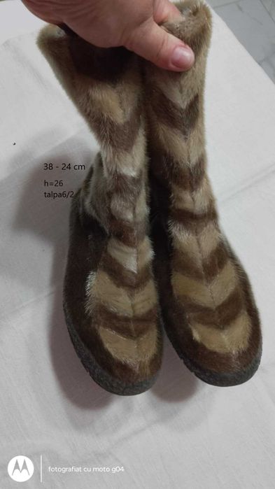 Cizme blana captusite cu  lana mar.38