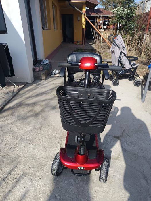Vând Scuter Cărucior Electric pentru persoane cu dizabilități