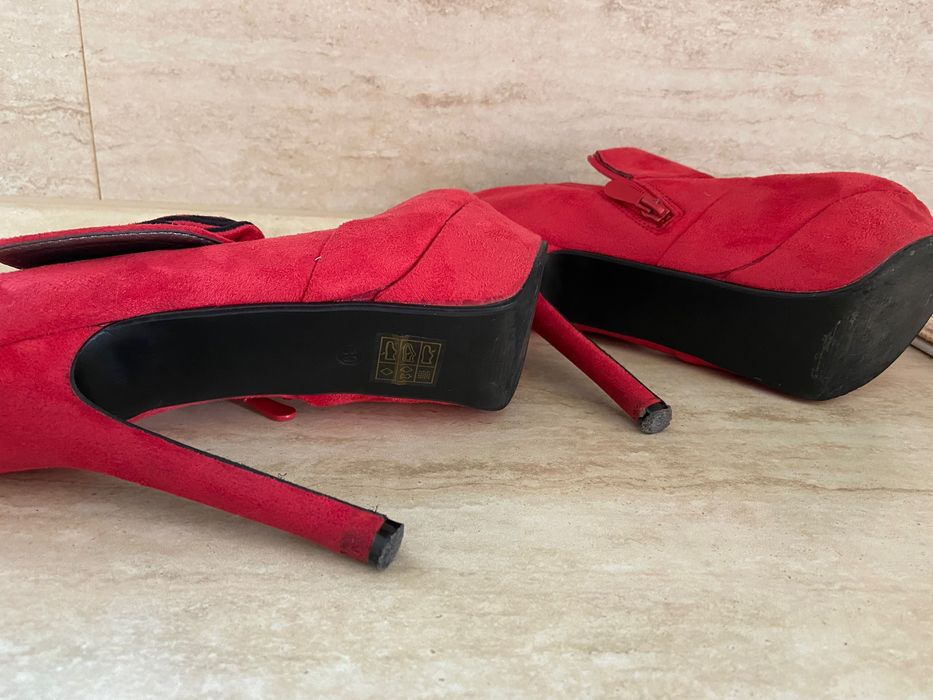 Дамски боти от изкуствен велур