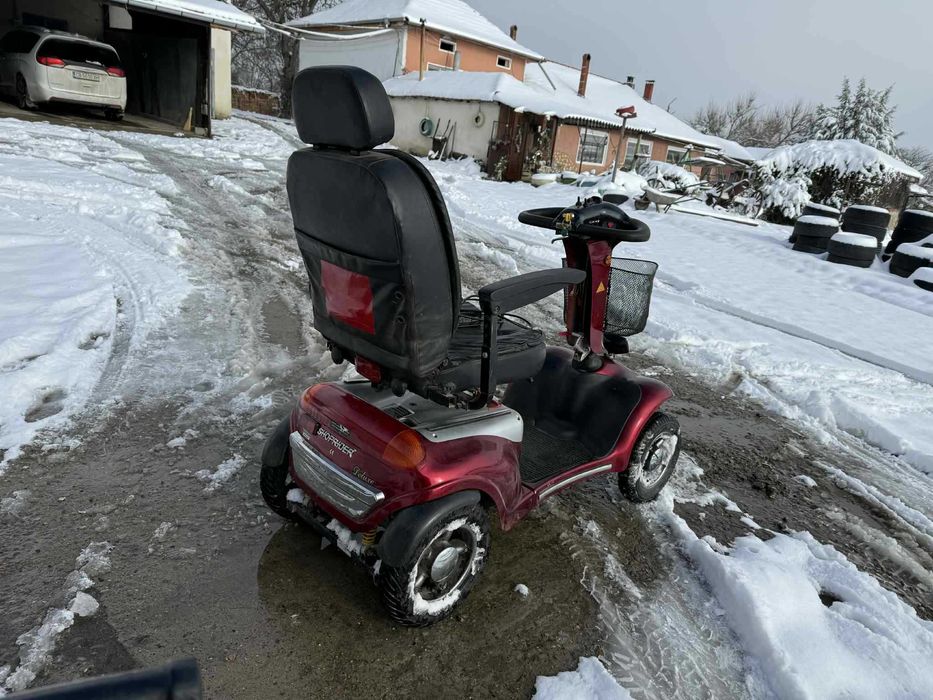 Скутер за трудно подвижни хора или инвалиди