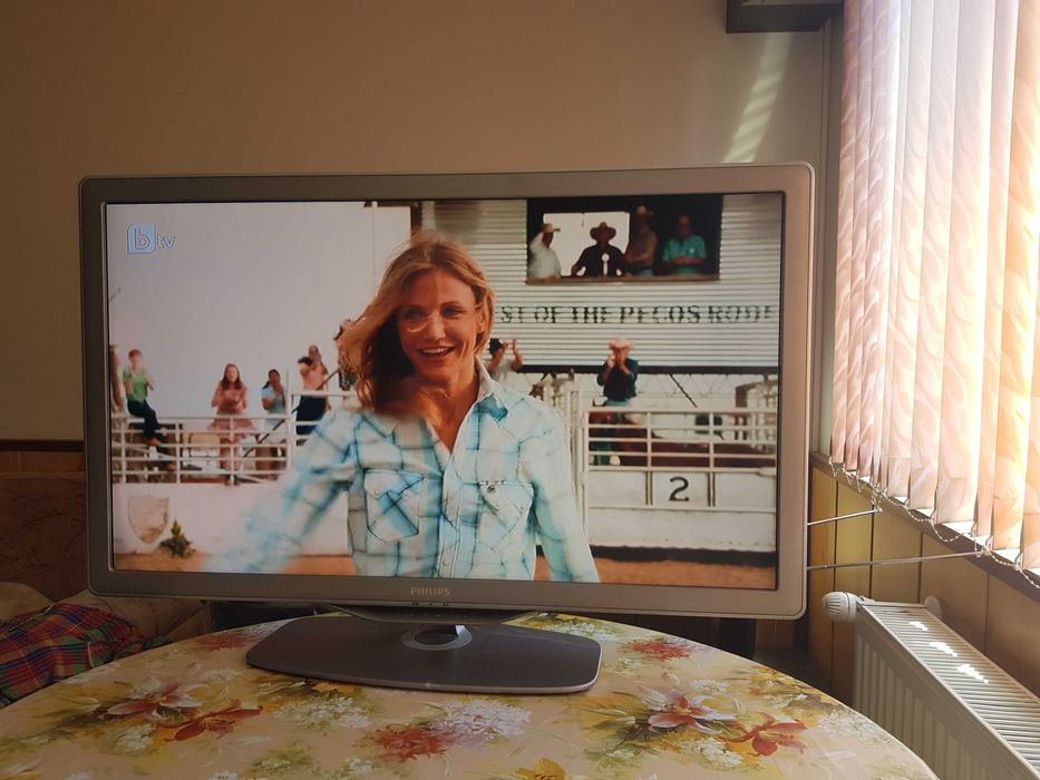 Продавам 40 инча телевизор Philips