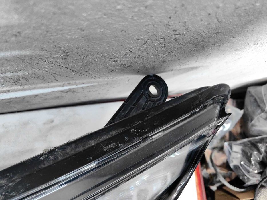 Оригинален фар Киа  Kia Carens 4 Rondo Led