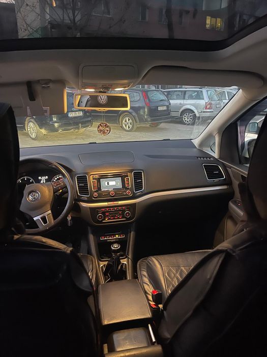 Vând Sharan motor 2.0.     7 locuri