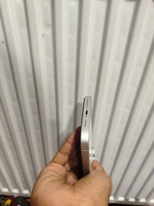 iphone 17 promax korps taqilgan iphone 11 64gb