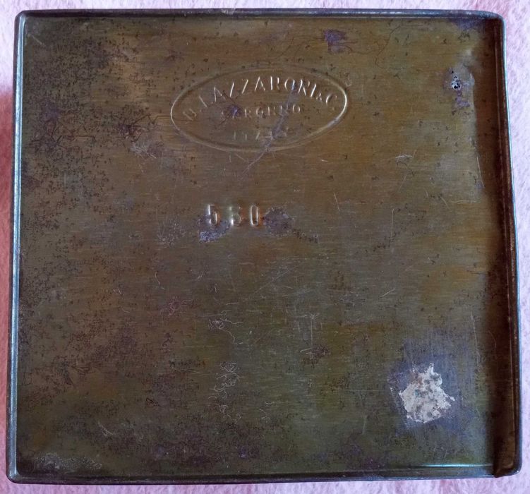 Стара бонбонова кутия Lazzaroni. Италия