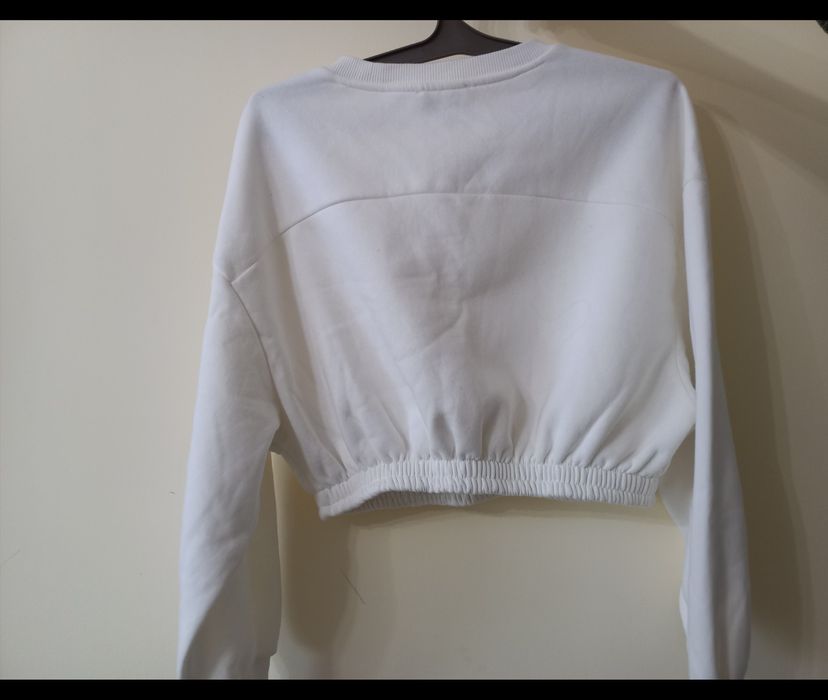 Толстовка белая укороченная