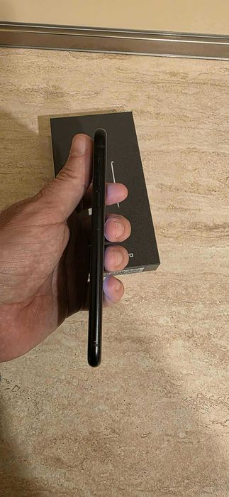 Apple iPhone XR 64GB - много запазен - 82 % батерия