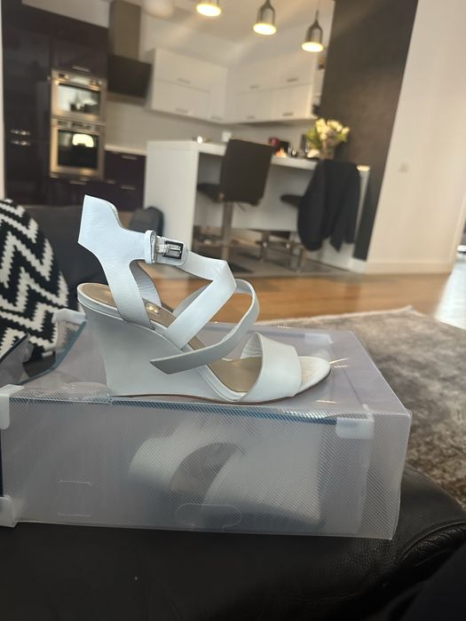 Sandale albe Guess by Marciano 37