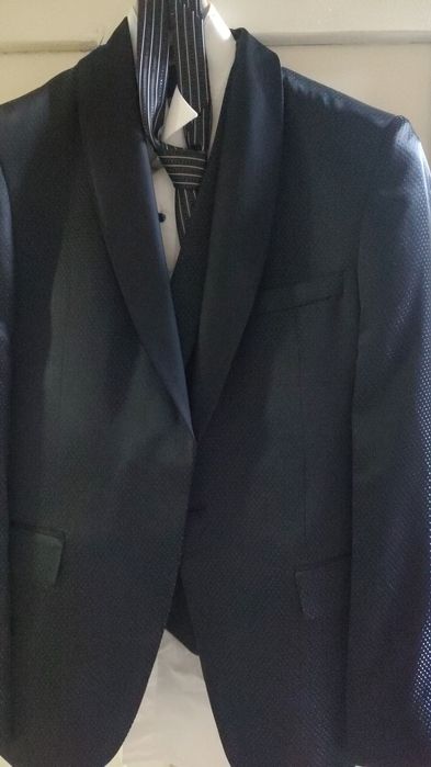 Мужские костюмы новые