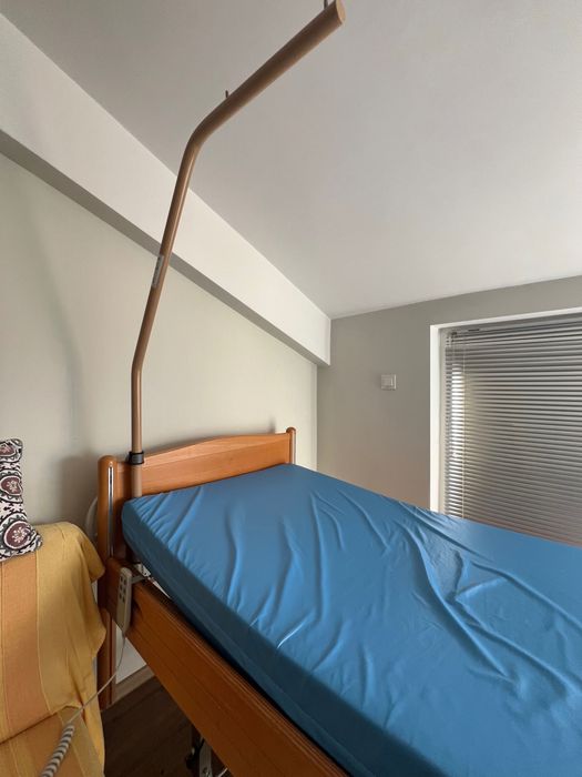 Болнично легло с дистанционно