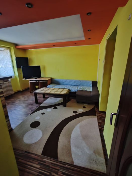 Închiriez  apartament